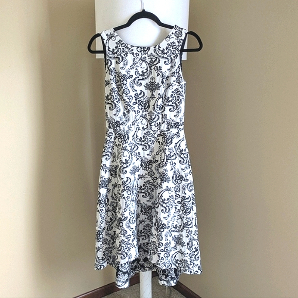 NWT WHBM Black and White Sheath Dress Sleeveless Scoop Neck